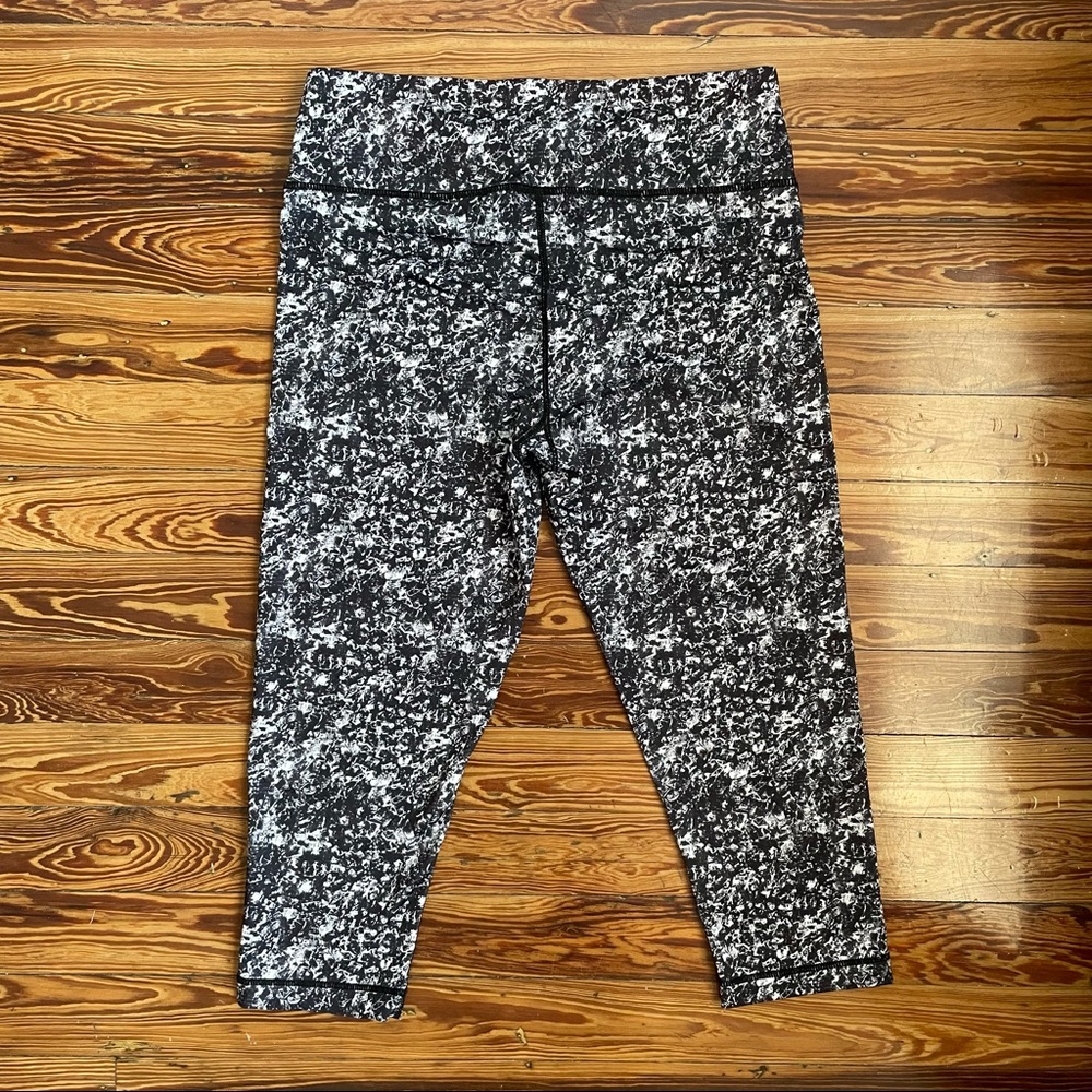 Black, White, and Gray Printed Workout Leggings - Picture 7 of 8